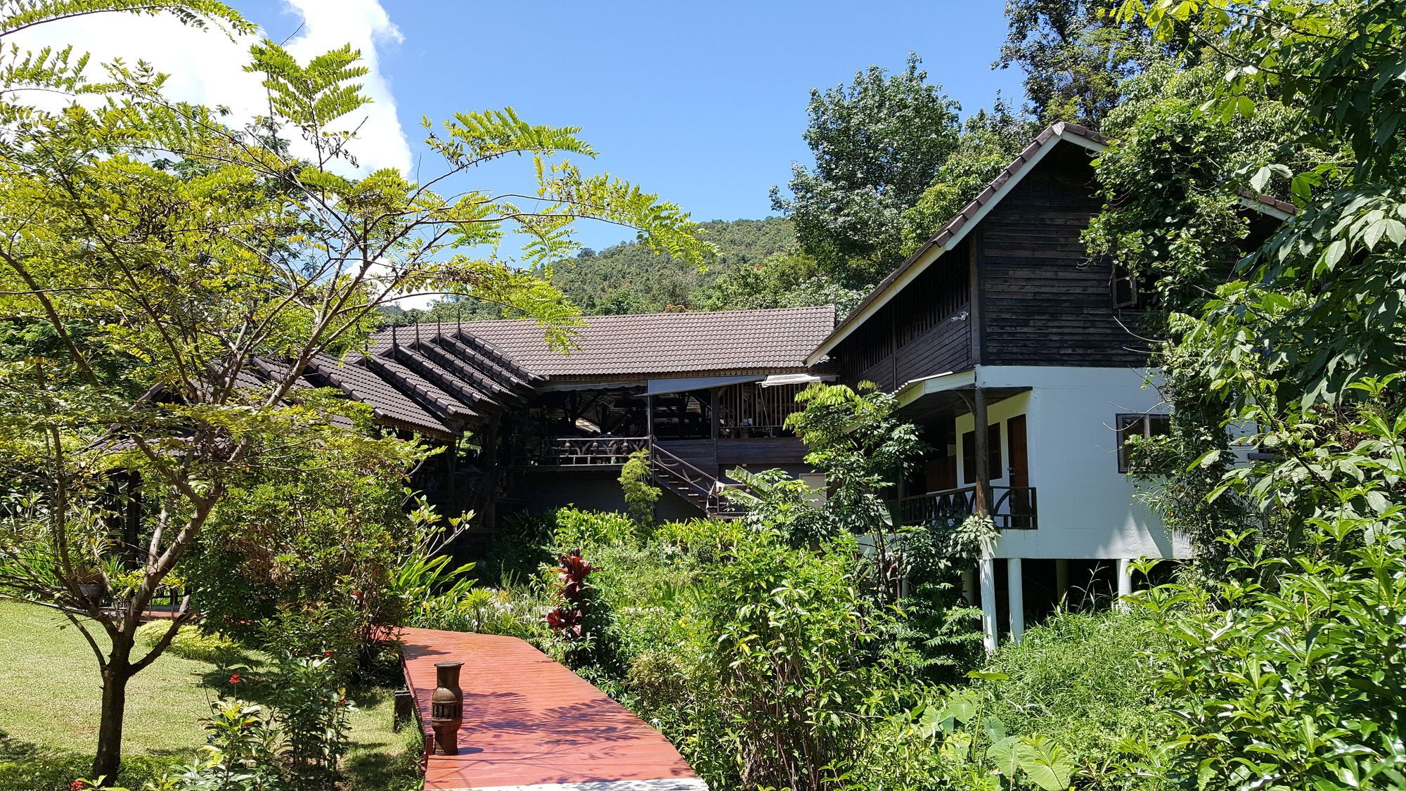 Montania Lifestyle Hotel Phanom Exterior photo